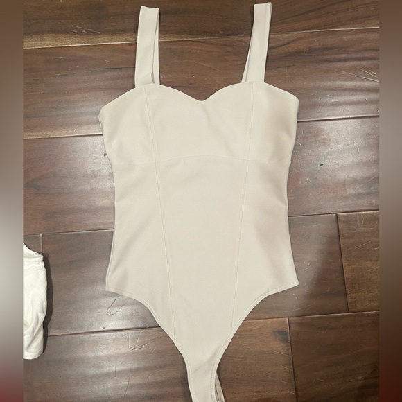 Abercrombie and Garage Tank Top Lot - Picture 3 of 7